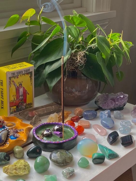 Кристаллы для знаков зодиака Рака, Льва, Девы